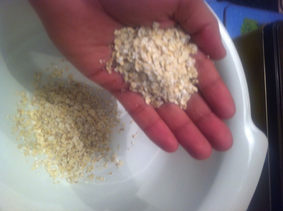 The second  hand of oat or one tablespoon. I use my hand so when I do it again I can be faster.