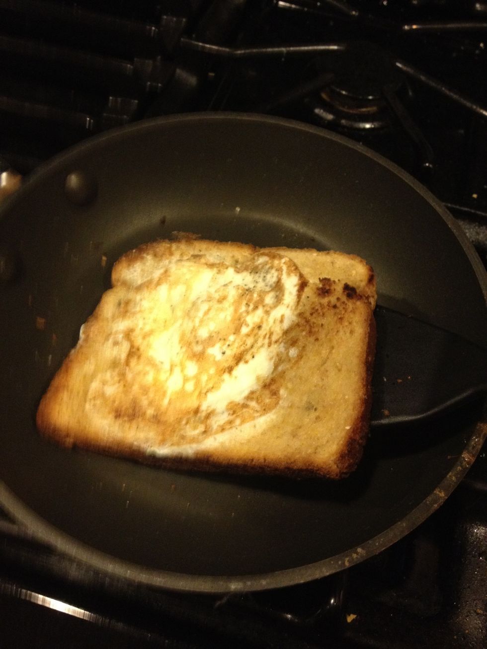 The second side takes a little bit less time to cook, but check and feel if the firmness is to your taste. Some like it more runny some like it more firm.