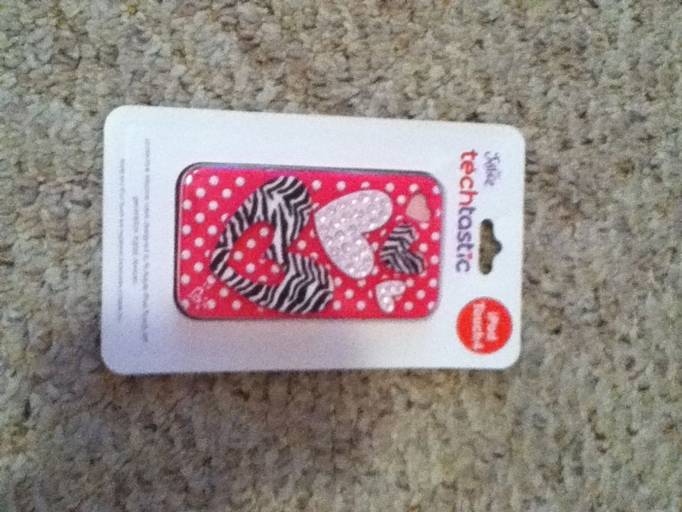 The second thing I got is this very pretty IPod 4 case. I got this from Justice. I absolutely love this case. Do you agree? \ud83d\ude03