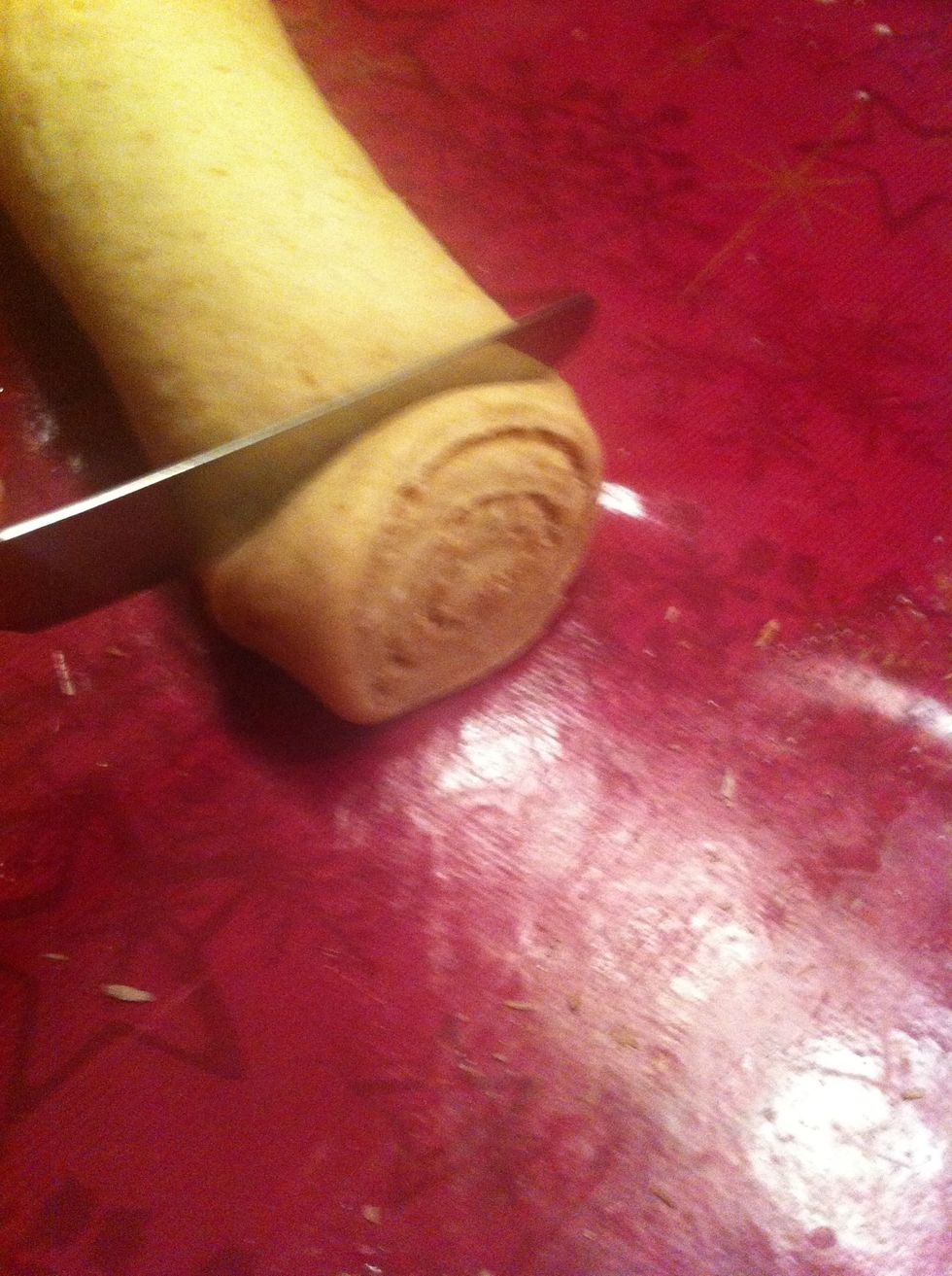 The secret to perfect cinnamon rolls is DON'T CUT LIKE THIS!
