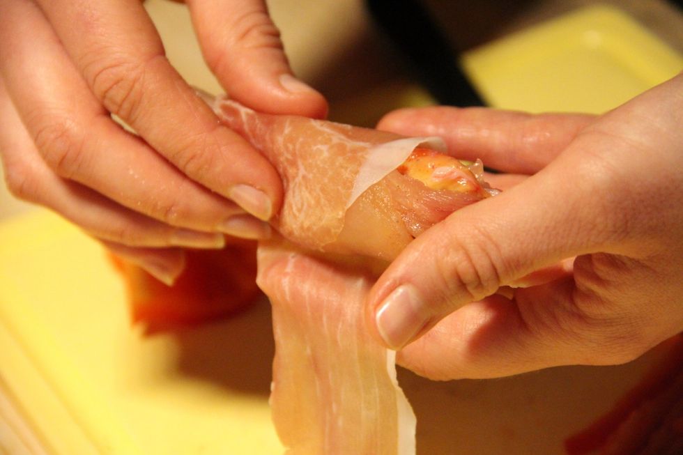 The slice of prosciutto all around