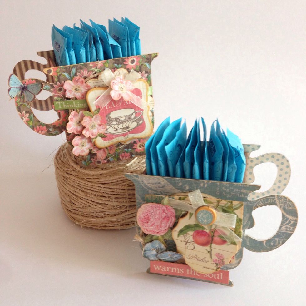 The teacup acrylic album contains 5 teacups which is enough to make 2 sugar containers... Over here is 2 containers with sugar sachets...