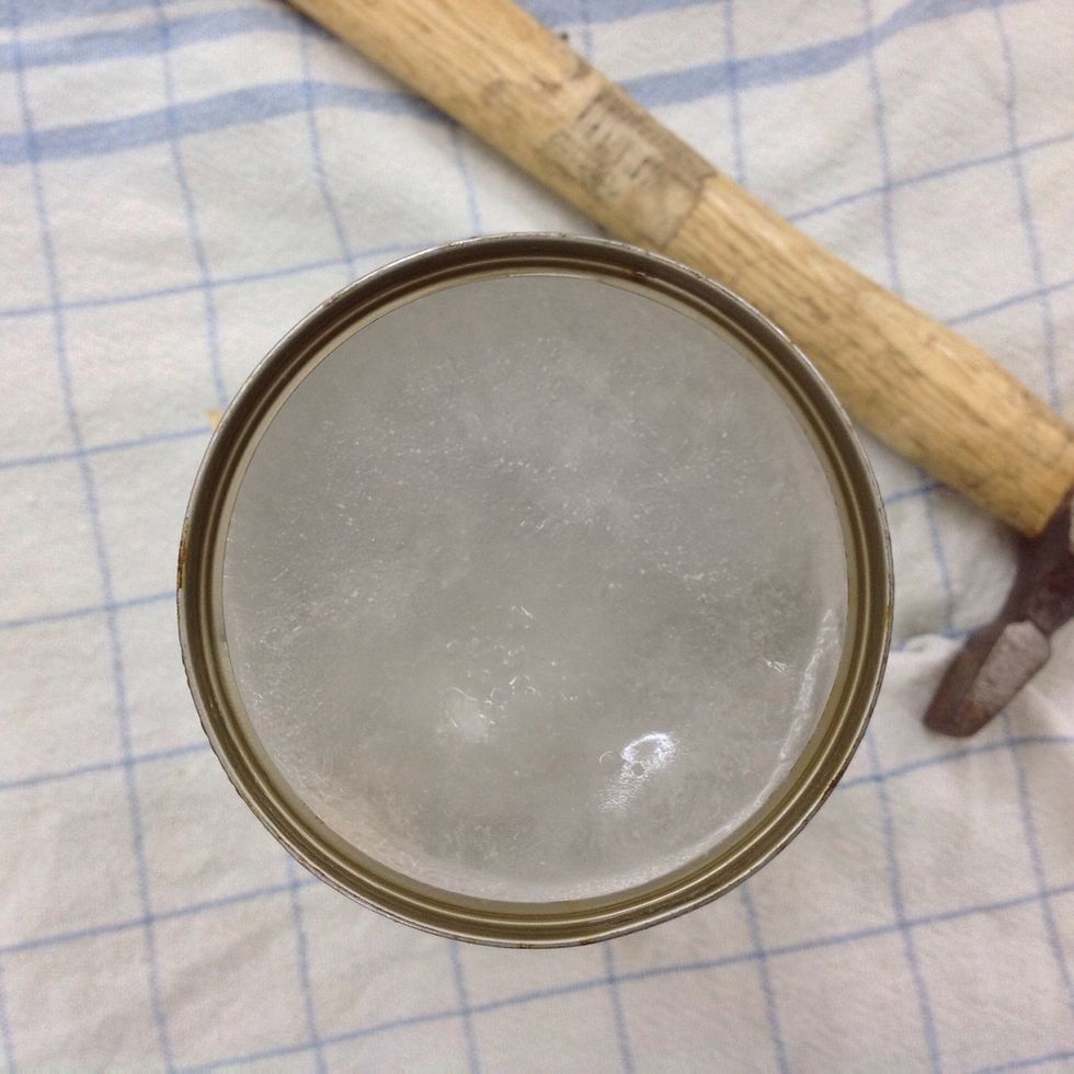 The tin can needs to be filled with water and put in the freezer for more than 24hrs.