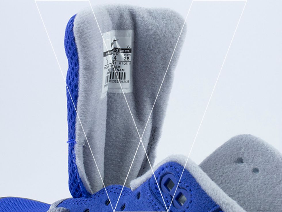 The tongue is made of a lightweight breathable mesh on the outside and a soft lining on the inside. Make sure the join has no stitch line showing.