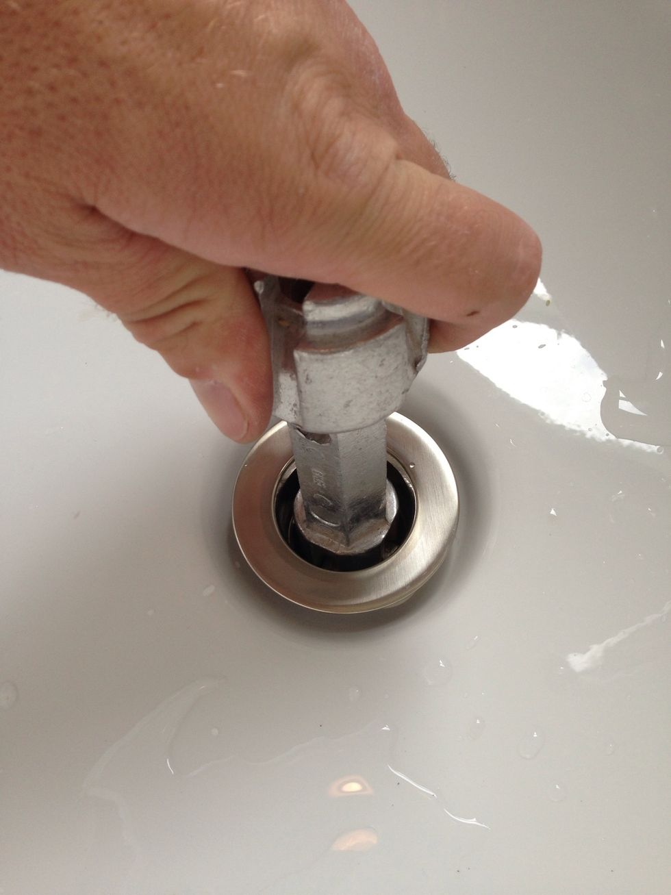 How to replace a tub drain B+C Guides