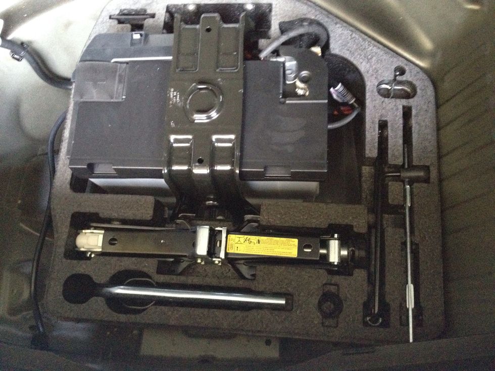 The tools we need are on the farthest right. We need to grab the Phillips/flathead piece and the Torx piece.