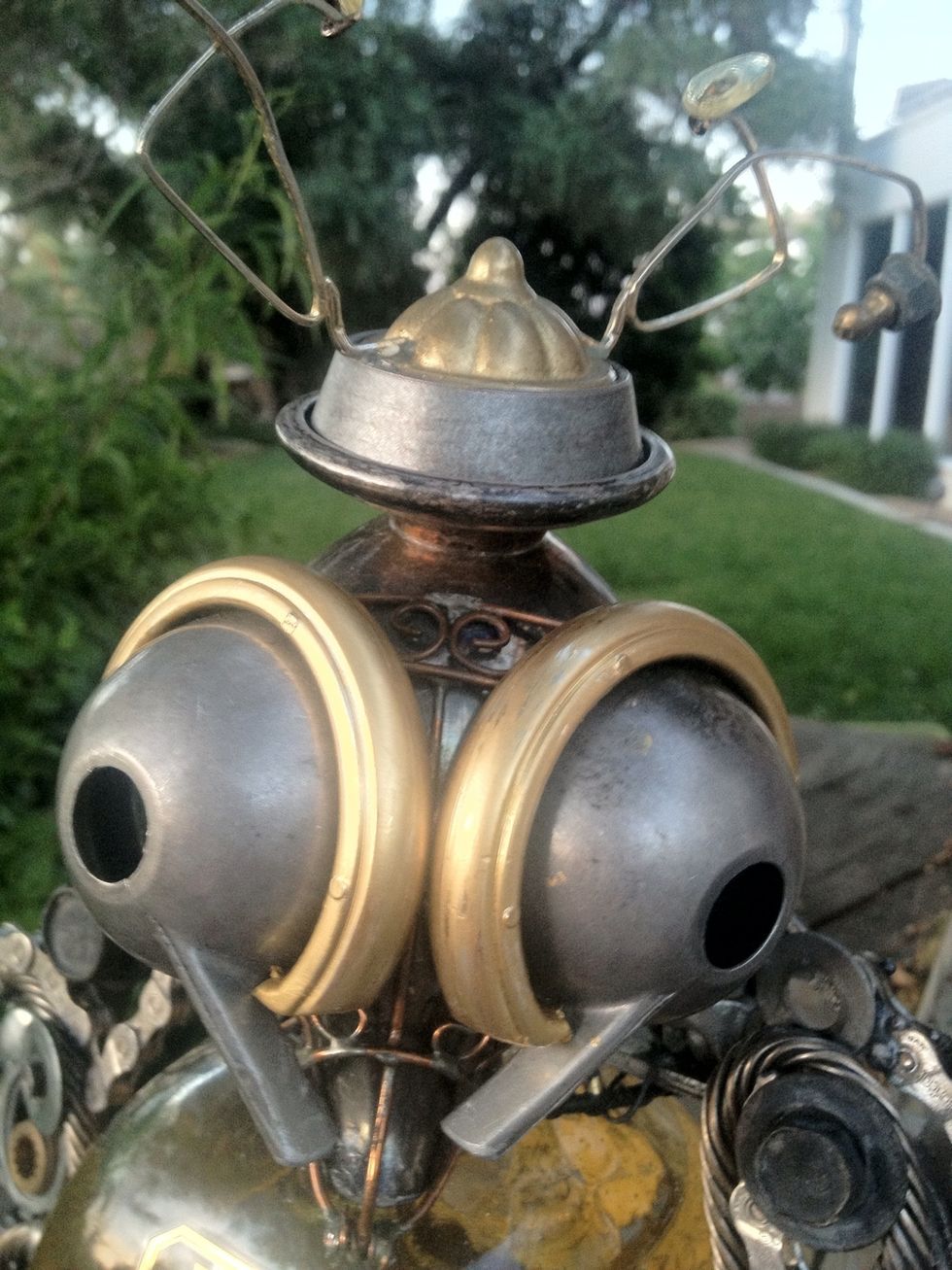 The top wasn't permanent at this point. I wanted Bee Extraordinary to have movement so I designed (from found bolts & other items that I don't know what they were) a way to make it into a bobble head