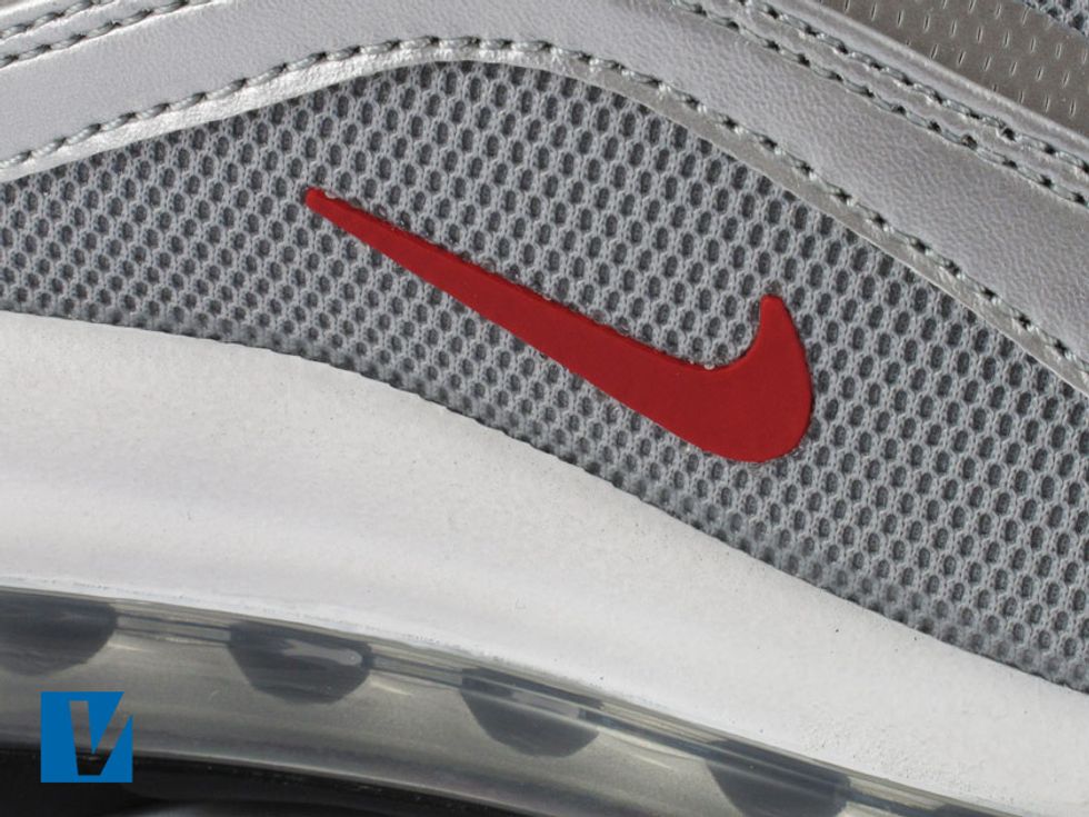 The trademarked Nike swoosh is both carefully and immaculately stitched, glued or printed onto most pairs of Air Max 97 shoes. When inspecting the photo, ensure this is not done to a poor standard.