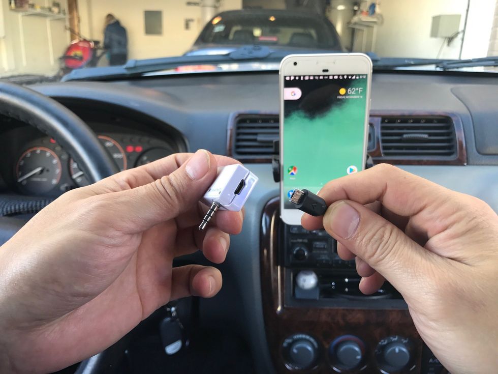 The transmitter comes with a built-in rechargeable battery. One charge will last 5 to 6 hours of play.