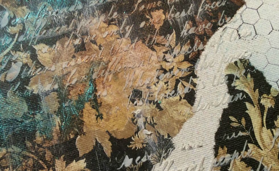 The Treasure Island Turquoise add a stunning patina glow to the canvas, and the Gossomer Gold looks old and vintage. Dry in between each spray and give several coats to get the desired color.