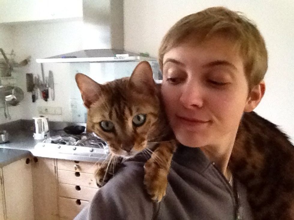 The treat does not have to be delivered simultaneously. That's the point. Click means "whatever you just did was awesome, you win! I'll deliver your prize in a moment..."