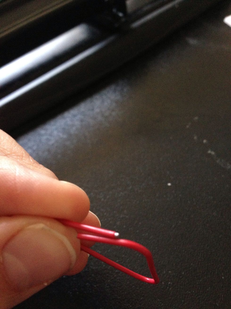 The two ends should be pressing against each other tightly. This ensures that the notecards won't slip off.