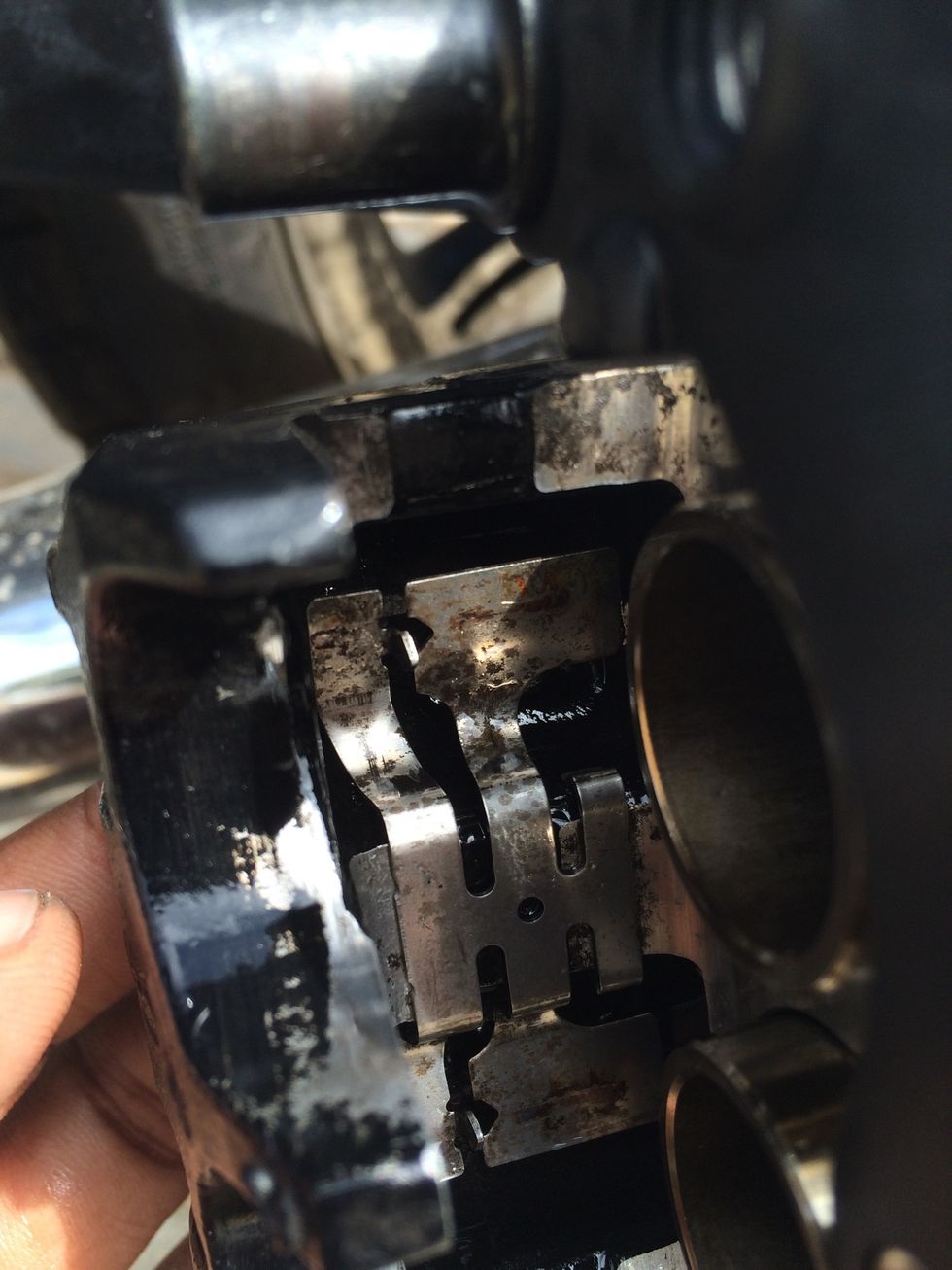 The two small arrow like upward bends help keep the two pads separate