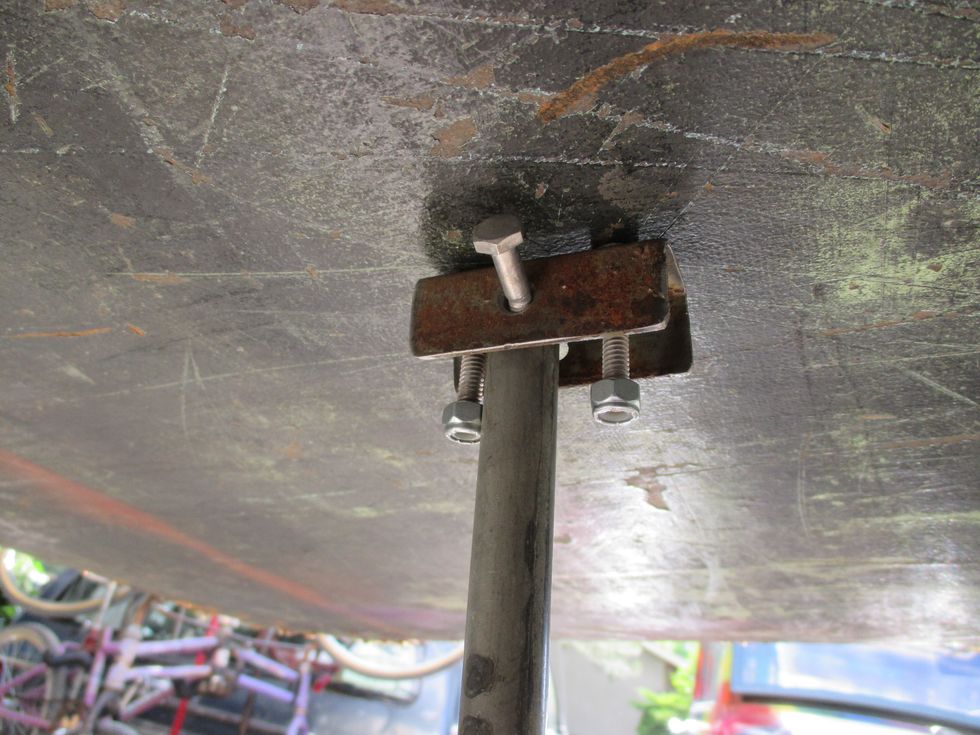 The "U" segment in place beneath the shade board, with the side bolt through the upright 1/2" conduit piece.