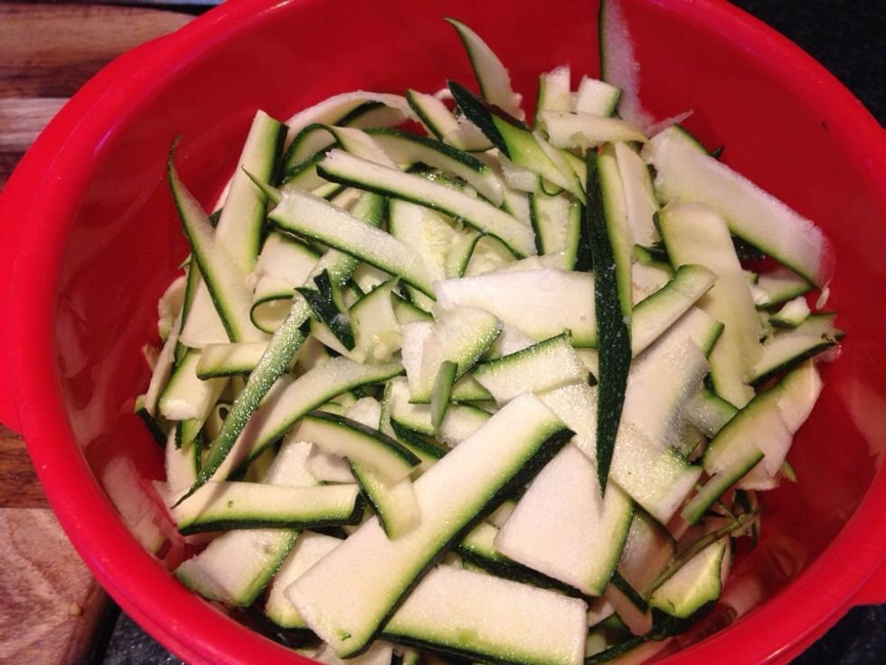 The zucchini can be lightly cooked in a pan with a bit of olive oil, or you can steam it a little. I'm being lazy and just steaming in the microwave for 2 mins. It doesn't need to cook too much.
