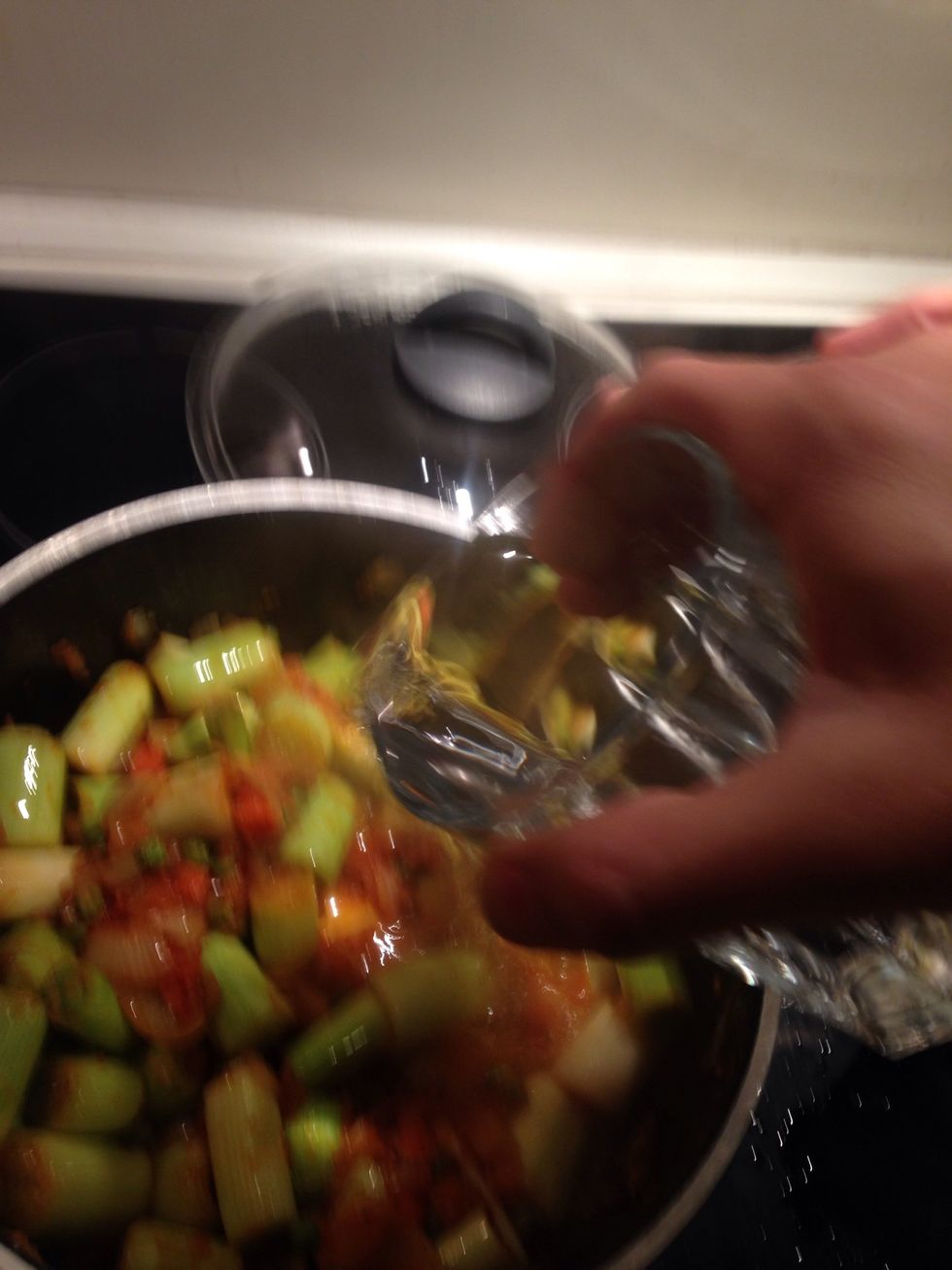 Then 2 cups of hot water in..