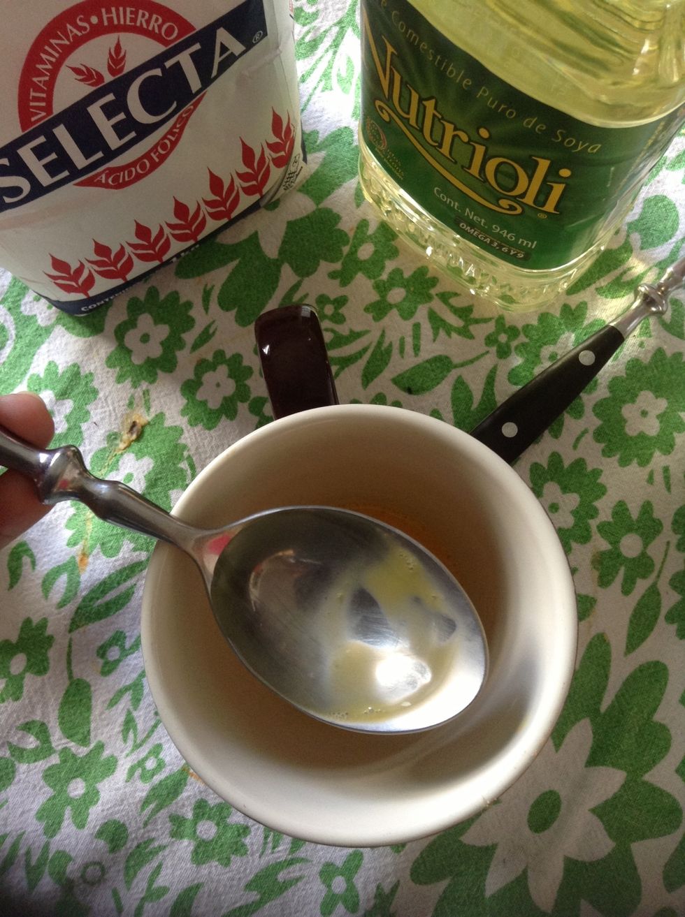 Then, 3 tablespoons of vegetal oil