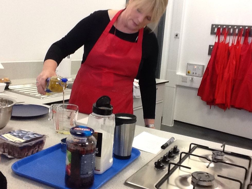 Then add 90 ml of vegetable oil