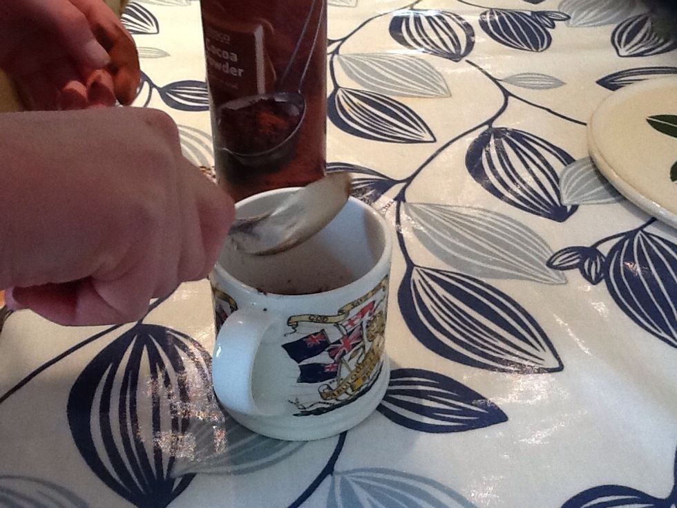 Then add a level table spoon of coco powder into the mug