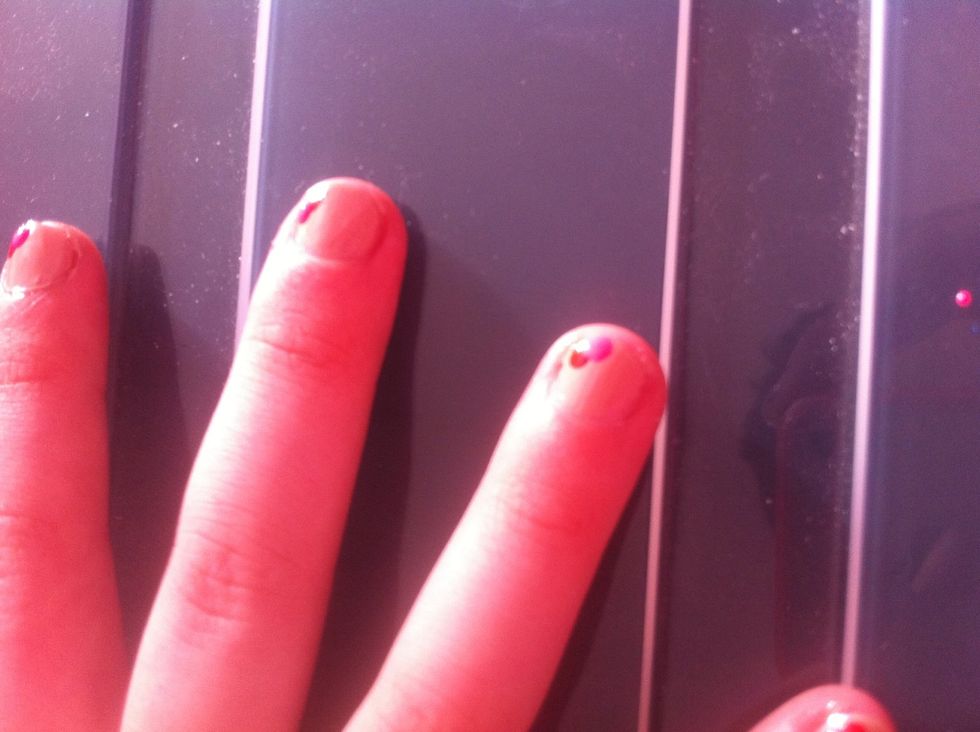 Then add a second dot to every nails but this time with a different colour