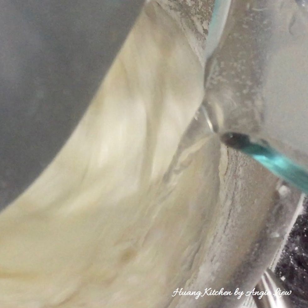 Then, add in soda drink. Do not over mix.