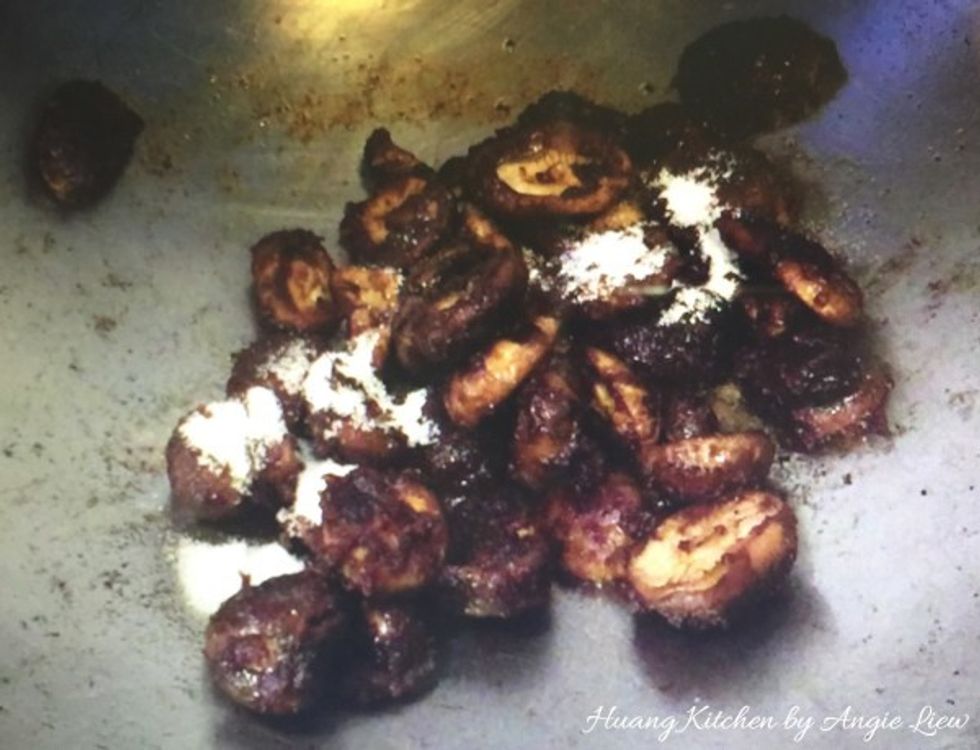 Then add in sugar and continue to stir fry for another 1 to 2 minutes.