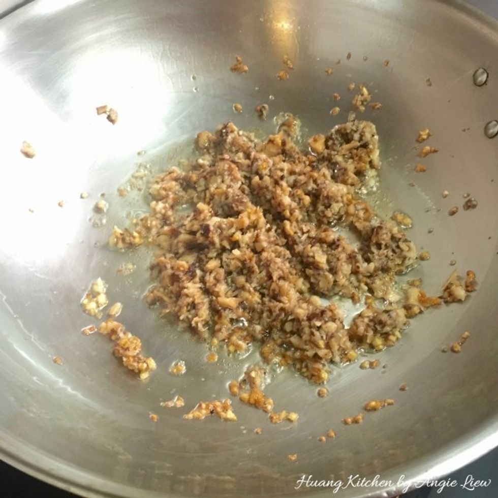Then, add in the blended mushroom and continue to stir fry till fragrant, making sure mushroom is well combined with minced ginger.