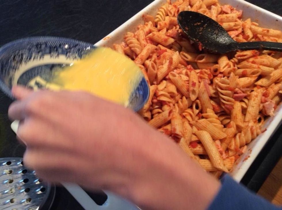 Then add the eggs into the macaroni and mix it together.