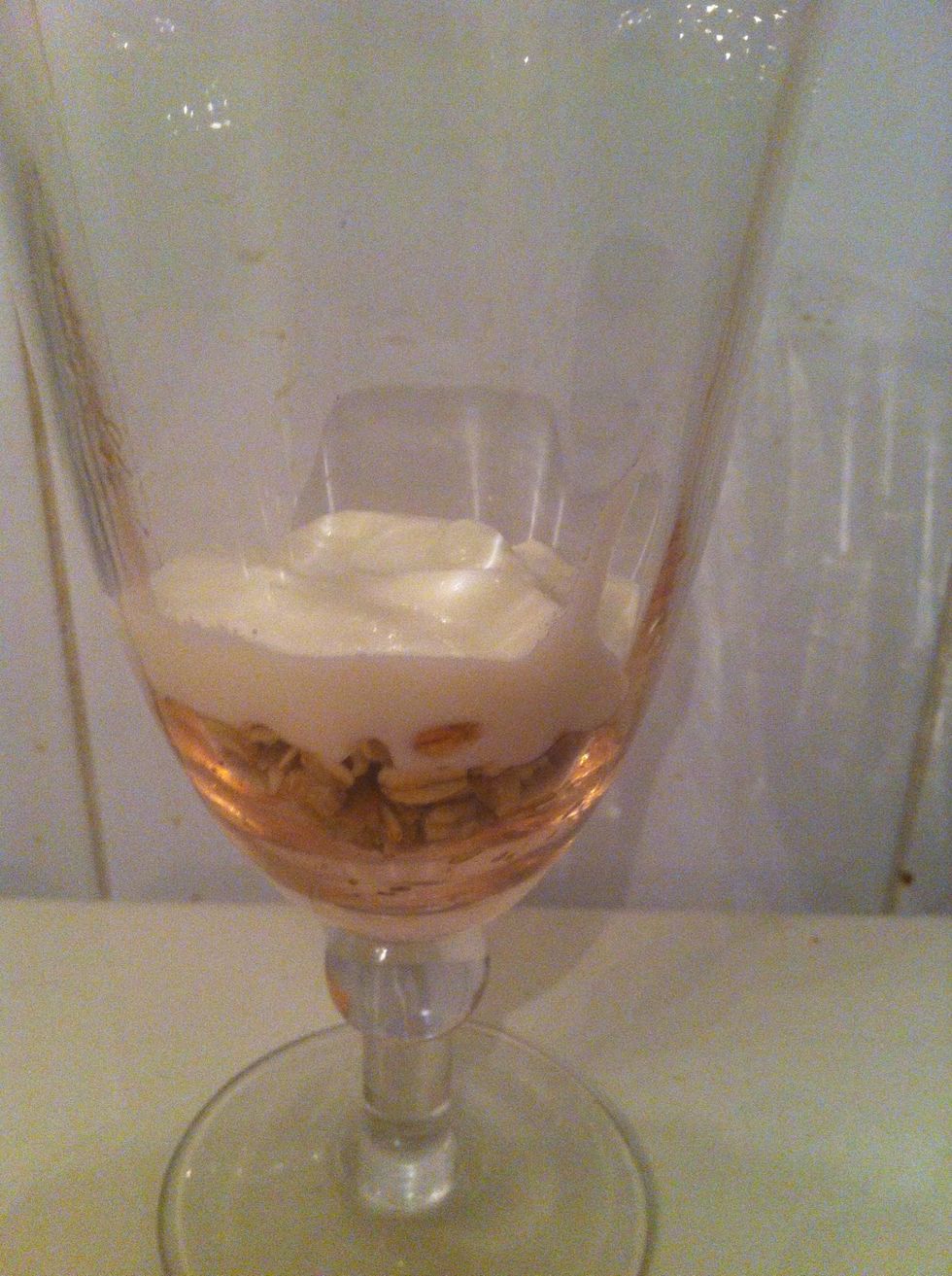 Then add the sweetend yoghurt.