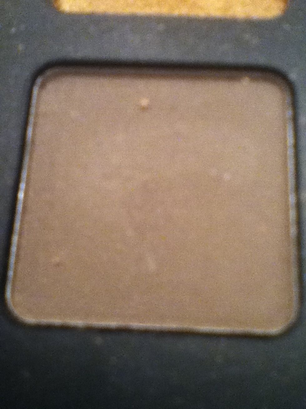 Then add this color to the corners of your eyes