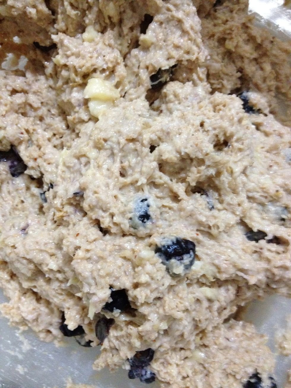 Then add your banana, vanilla, egg, milk and oil. Mix well..