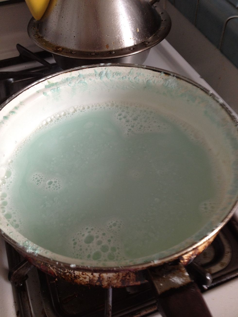 Then Amparo came over, took one look at the pan and started to work her magic. I whipped out my iPhone & opened my Snapguide app. "Can I tell the world?" I pleaded. She laughed and said "of course!"