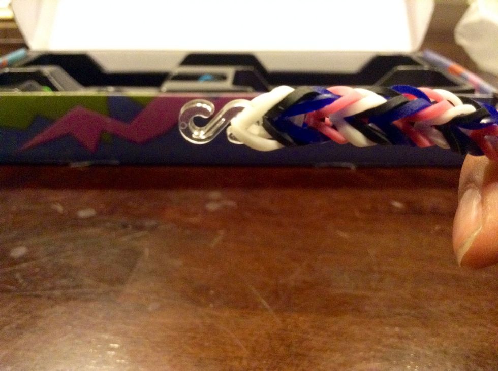 Then attach the rubber band (the rubber band is the one right after the 2 loose rubber bands) with a C-clip or S-clip