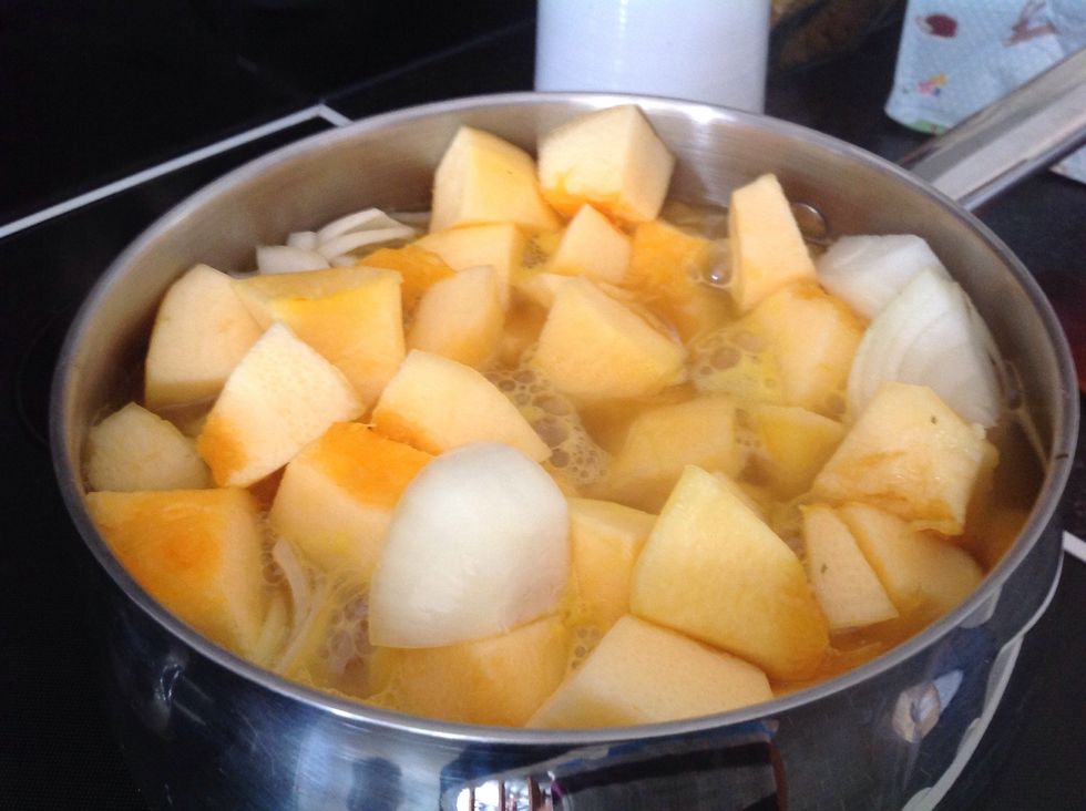Then bring to the boil and simmer for 10 mins with lid on.