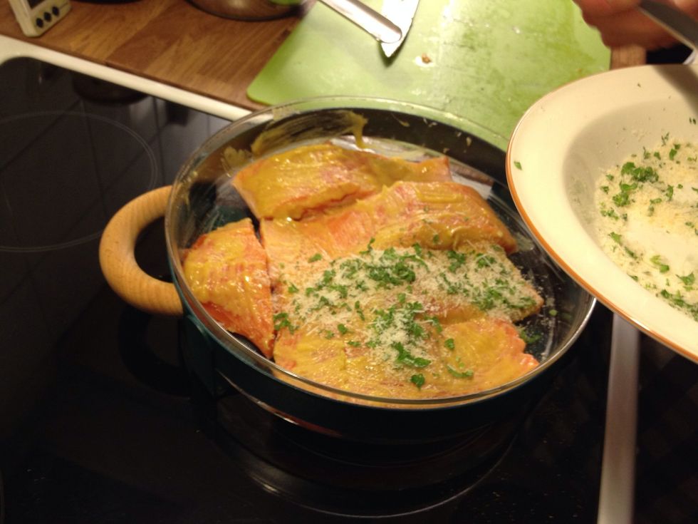 Then coat the salmon fillets with the cheese/parmesan/breadcrumbs mix.