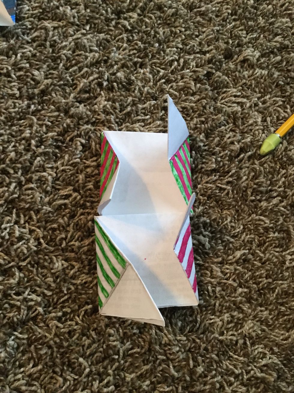 Then color in the lines you just drew on both papers, like this.