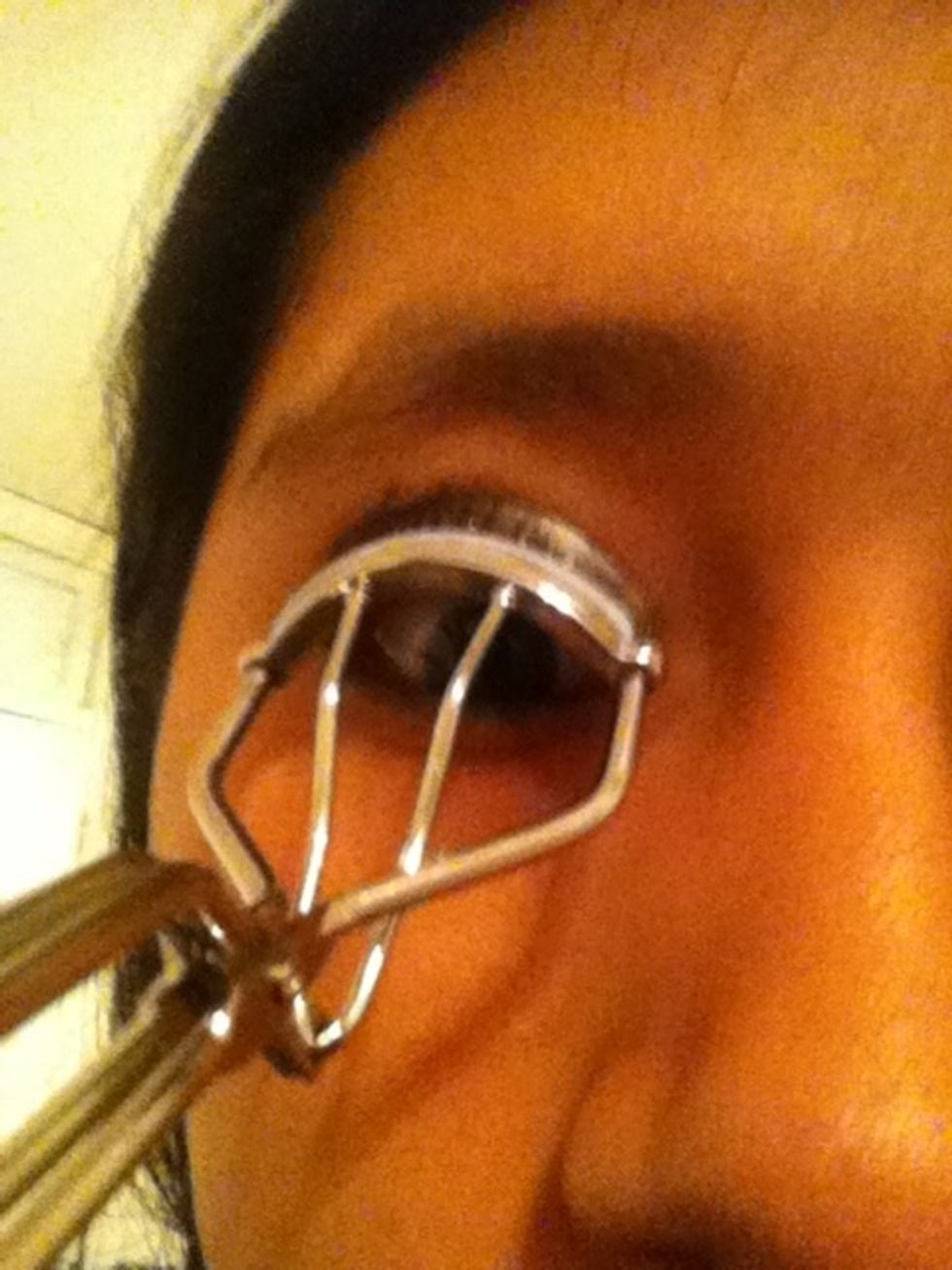 Then curl your eyelashes again by pushing the curler back