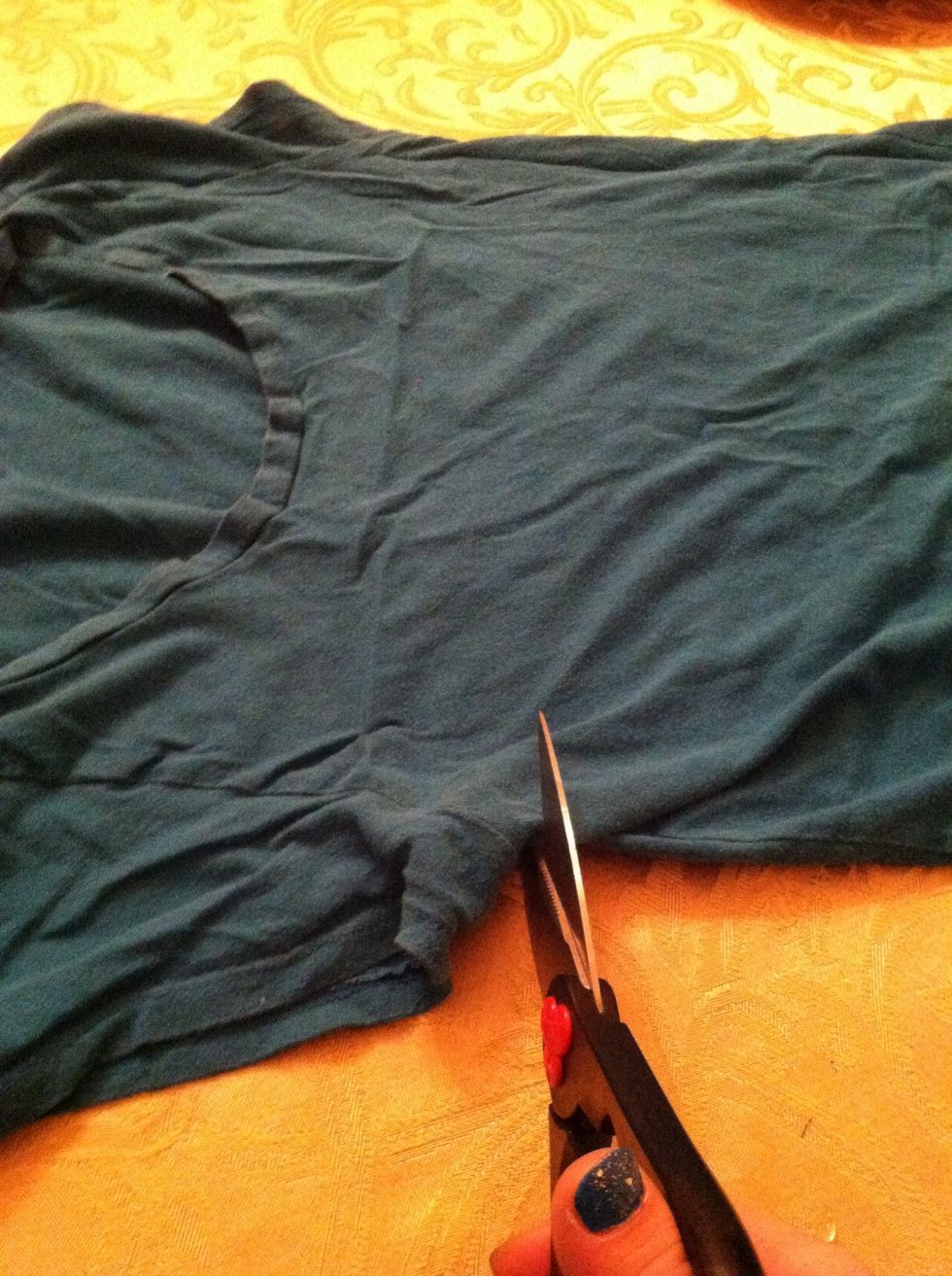 Then cut a line from one end of the shirt to the other. Start under the sleeves.