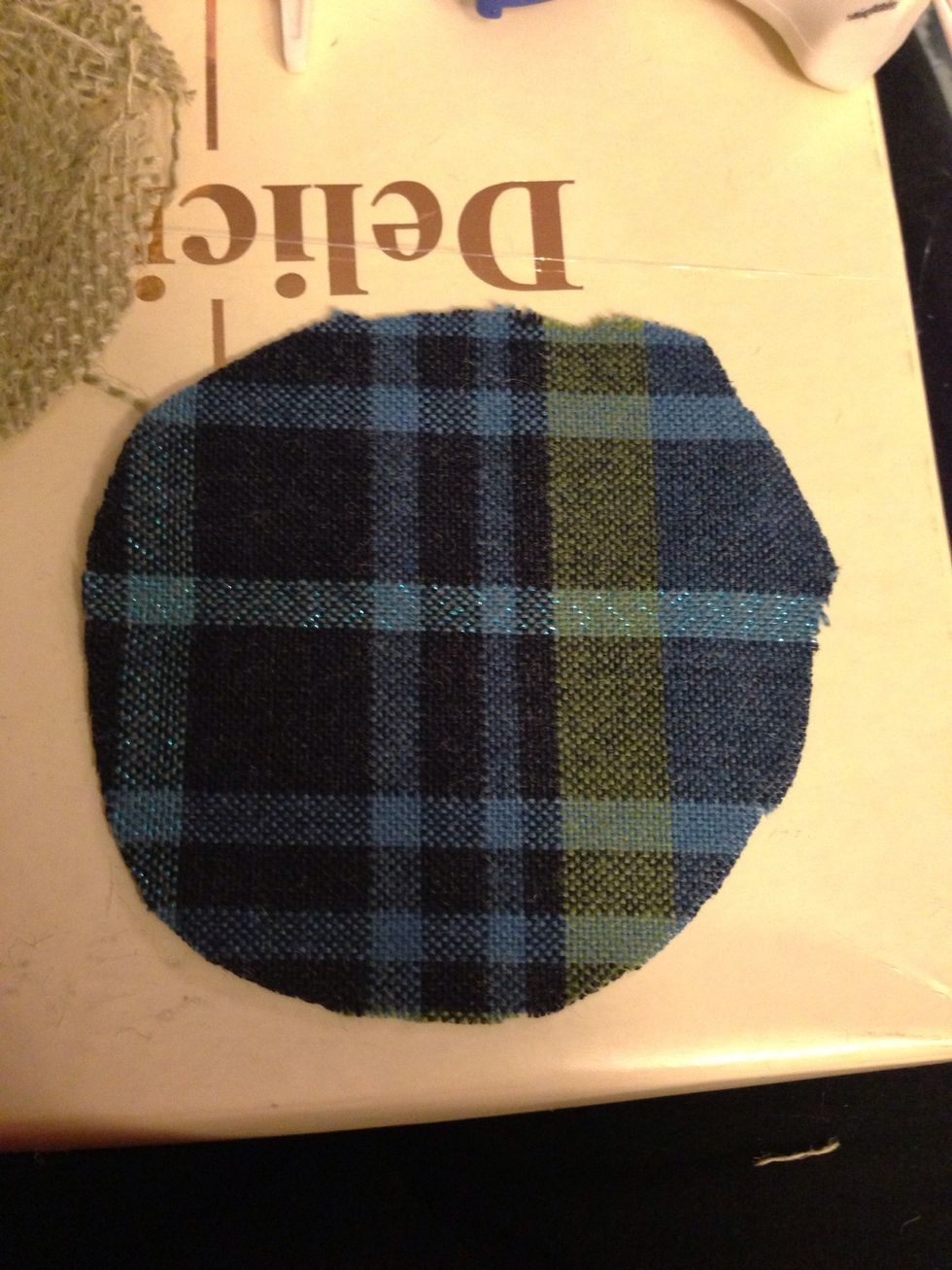 Then cut both types of fabric into same size circles. You will need 4 circles for bottom layer of fabric and 3-4 for top layer. Make the circle about the same size as you want your finished bow.