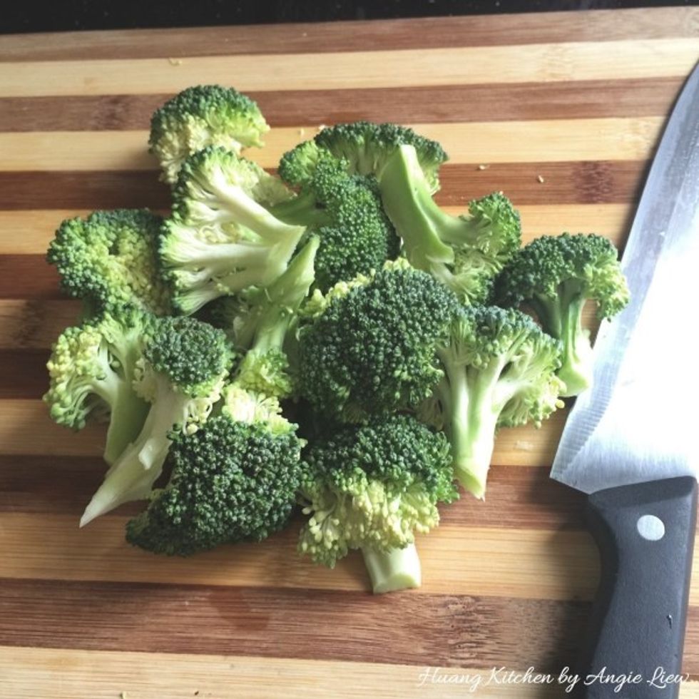 Then cut the cleaned broccoli into florets by cutting them off from the stem.