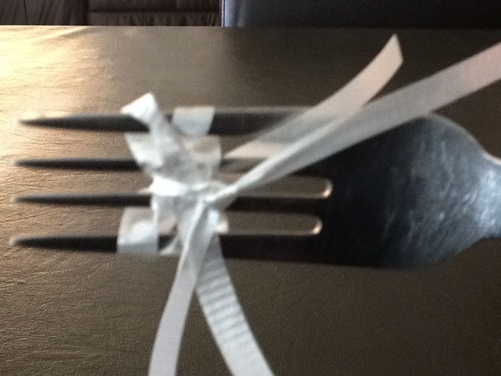 Then cut the extra ribbon that you had. And tie some ribbon in the middle.