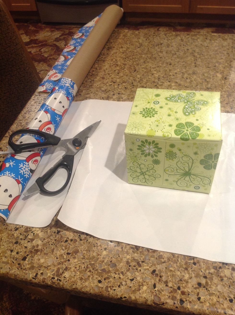 Then, cut the wrapping paper so you have more than enough needed to cover the gift: it can always be cut down if there is too much.