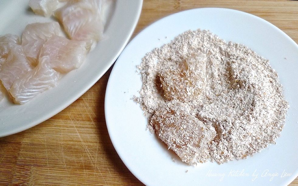 Then dip the fish pieces into the wholemeal flour.