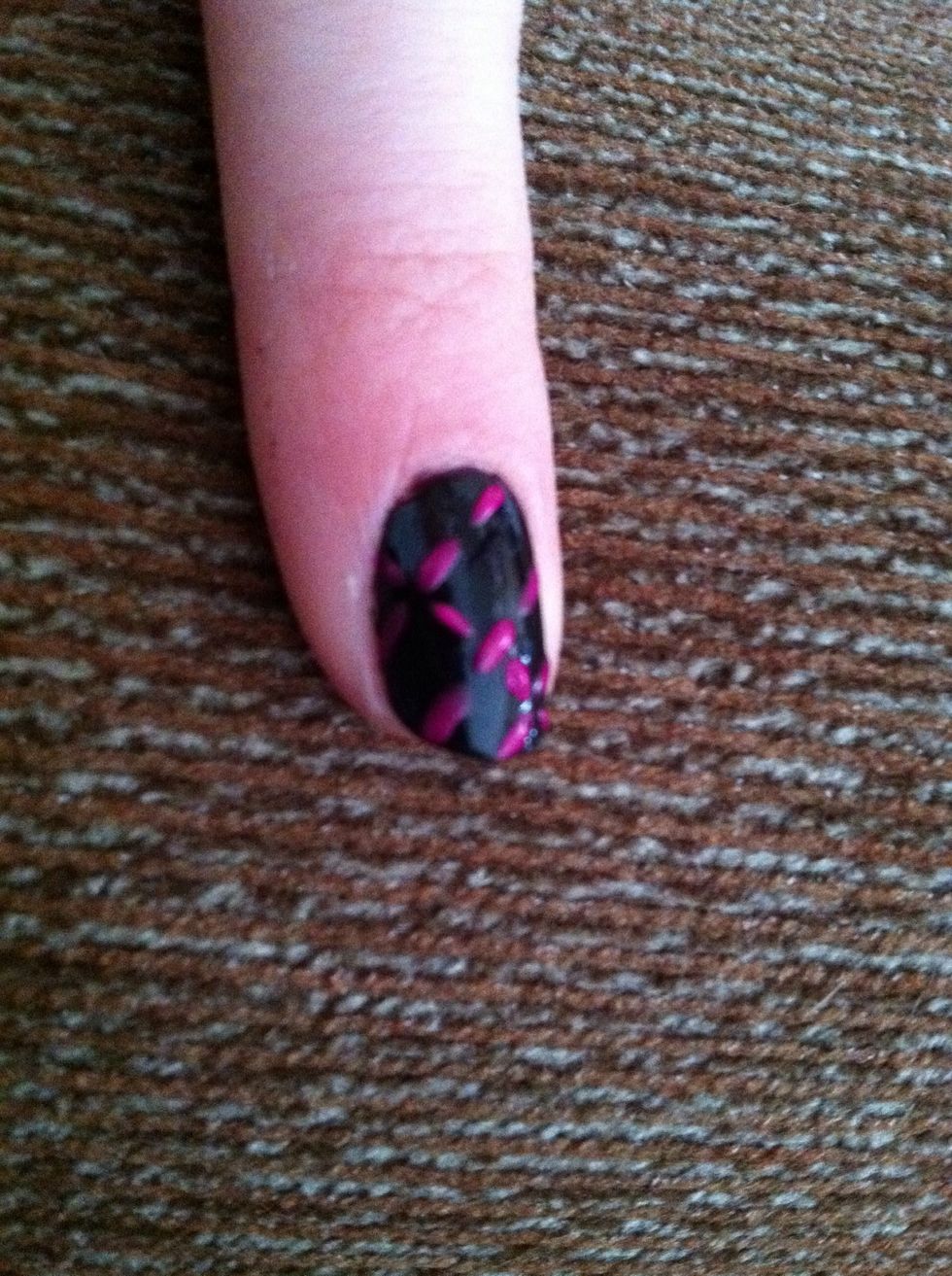 Then do the same only in the opposite direction. Start in the left corner of your nail and end at the right middle.