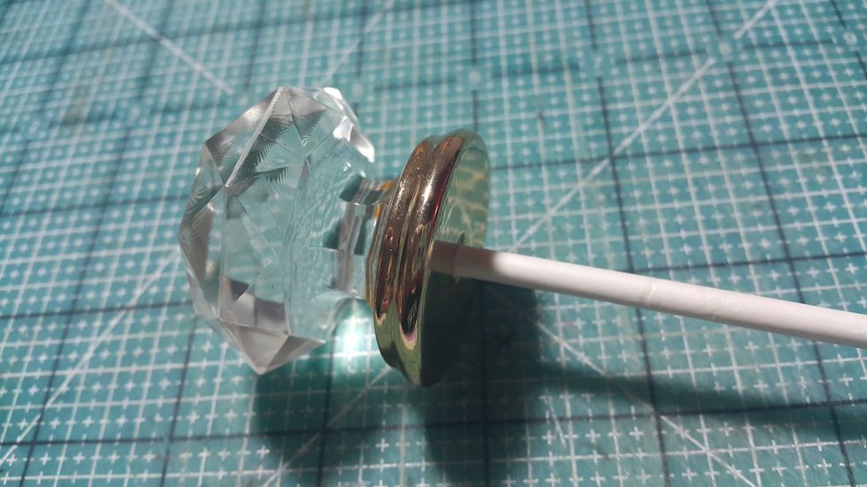 Then go to finish the scroll album. Glue the cotton candy stick into the crystal door knob, use strong glue.