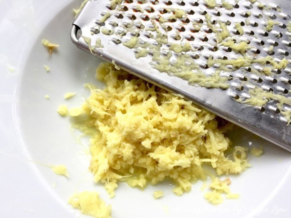 Then grate the ginger with the finest grater you have.