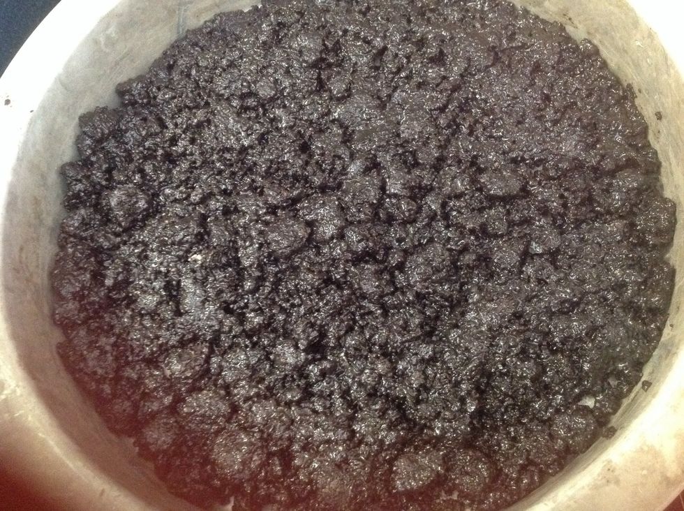 Then it NEEDS to be filled all the way around the baking tray.