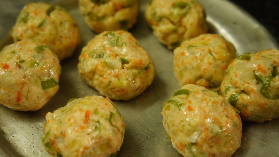 Then make small balls with the mixture