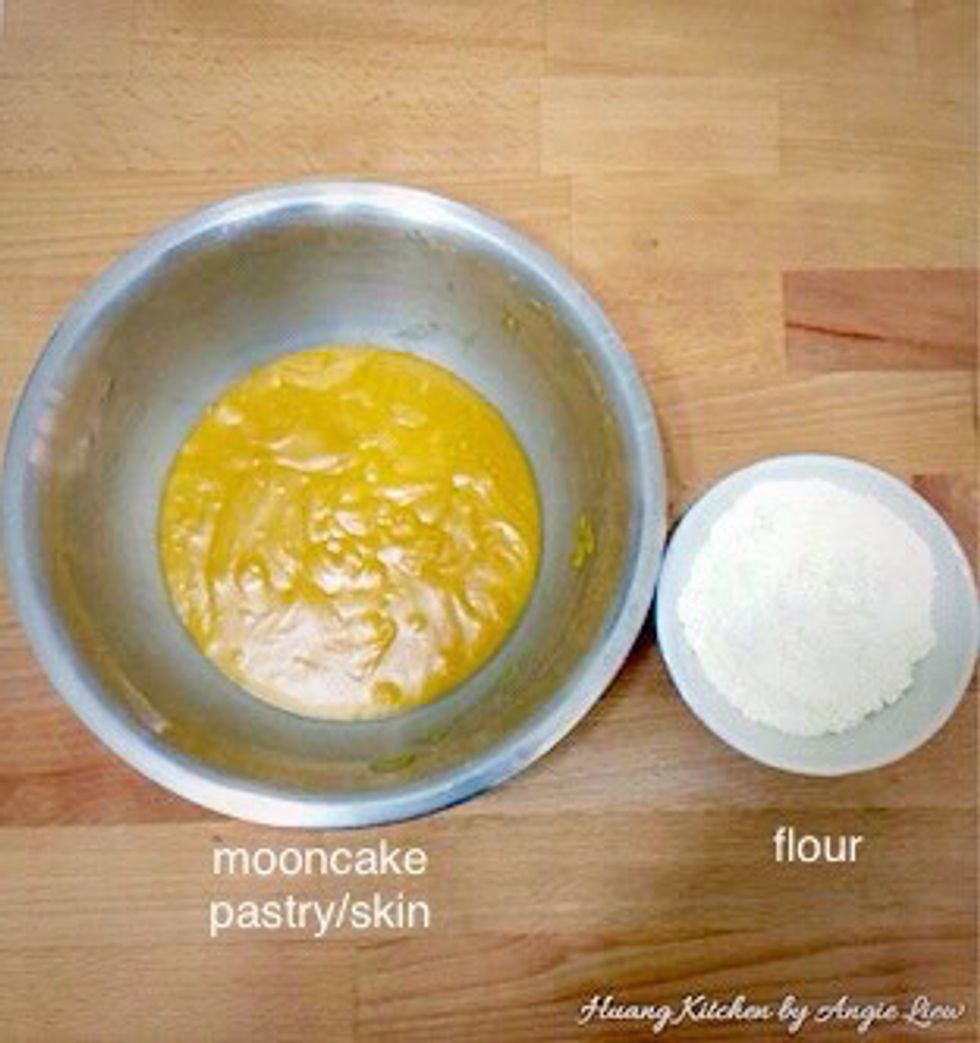 Then make the dough skin by mixing the rested dough with the all-purpose flour (120g).