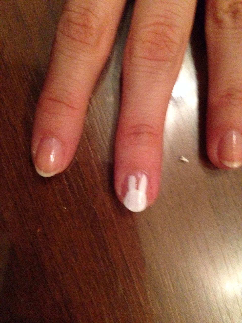 Then make two lines on top of the head. These will be the ears. Wait one or two minutes to dry.